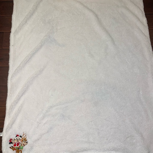 Disney Christmas blanket - Picture 3 of 3